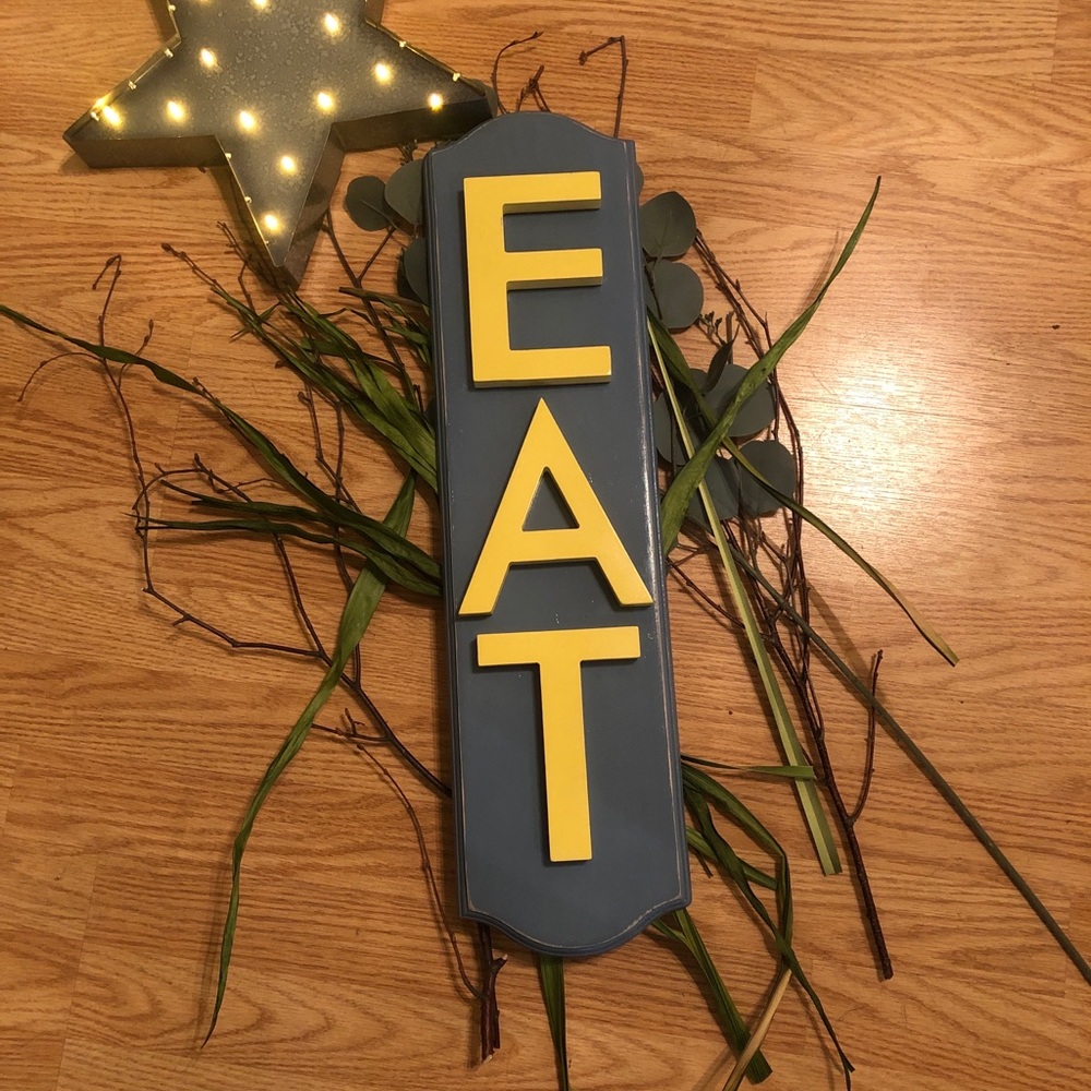 Wall Decor “EAT” Sign